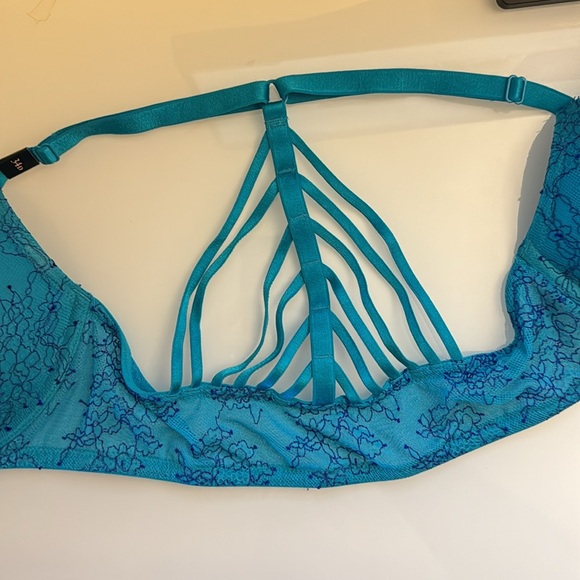 Victoria’s Secret NWT Very Sexy Push-up Bra - Picture 2 of 7